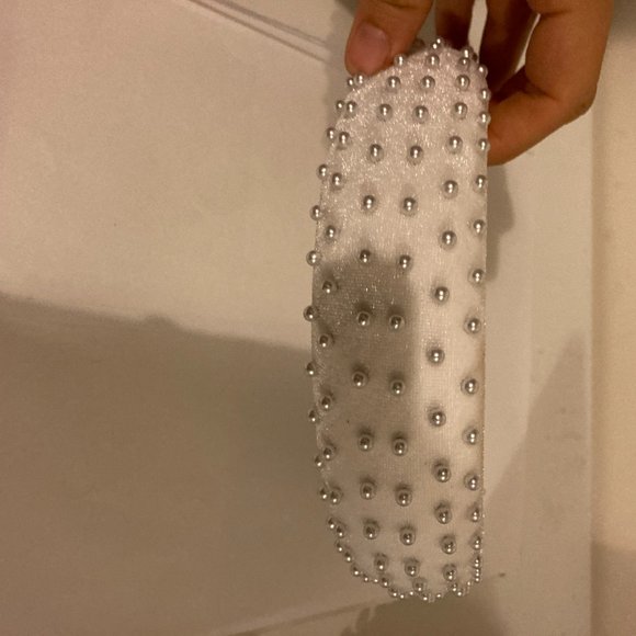 LELE SADOUGHI WHITE VELVET HEADBAND W/ WHITE BEADS